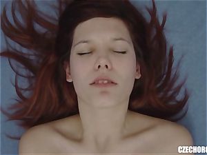 ginger-haired gal massaging ample Lips gash