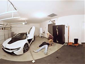 VR PORN-Hot cougar poke The Car Theif